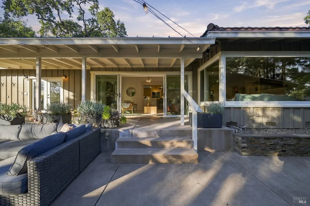 50 Oakcrest Court Napa, CA 94558