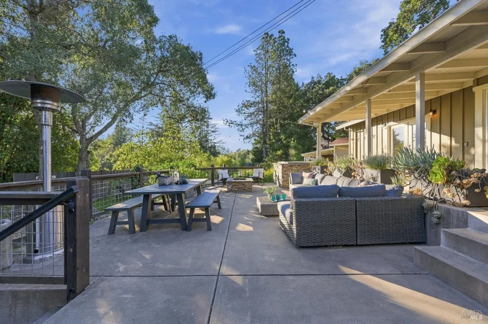 50 Oakcrest Court Napa, CA 94558