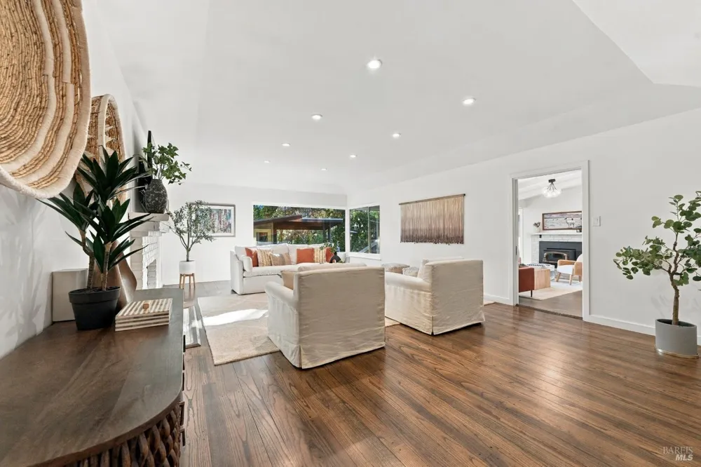 50 Oakcrest Court Napa, CA 94558