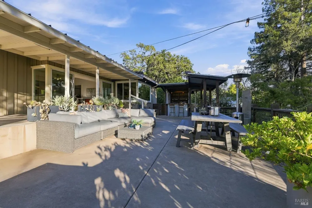 50 Oakcrest Court Napa, CA 94558