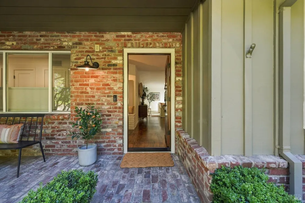 50 Oakcrest Court Napa, CA 94558