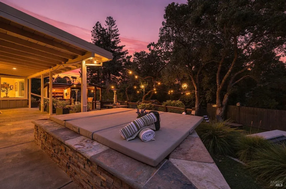 50 Oakcrest Court Napa, CA 94558