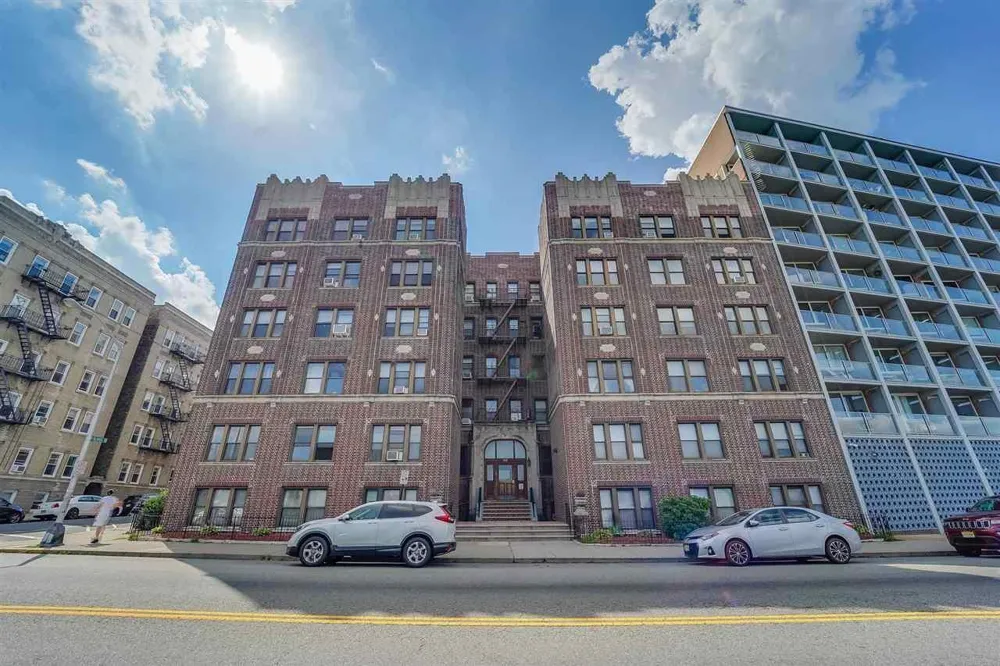 883 BLVD EAST Weehawken, NJ 07086