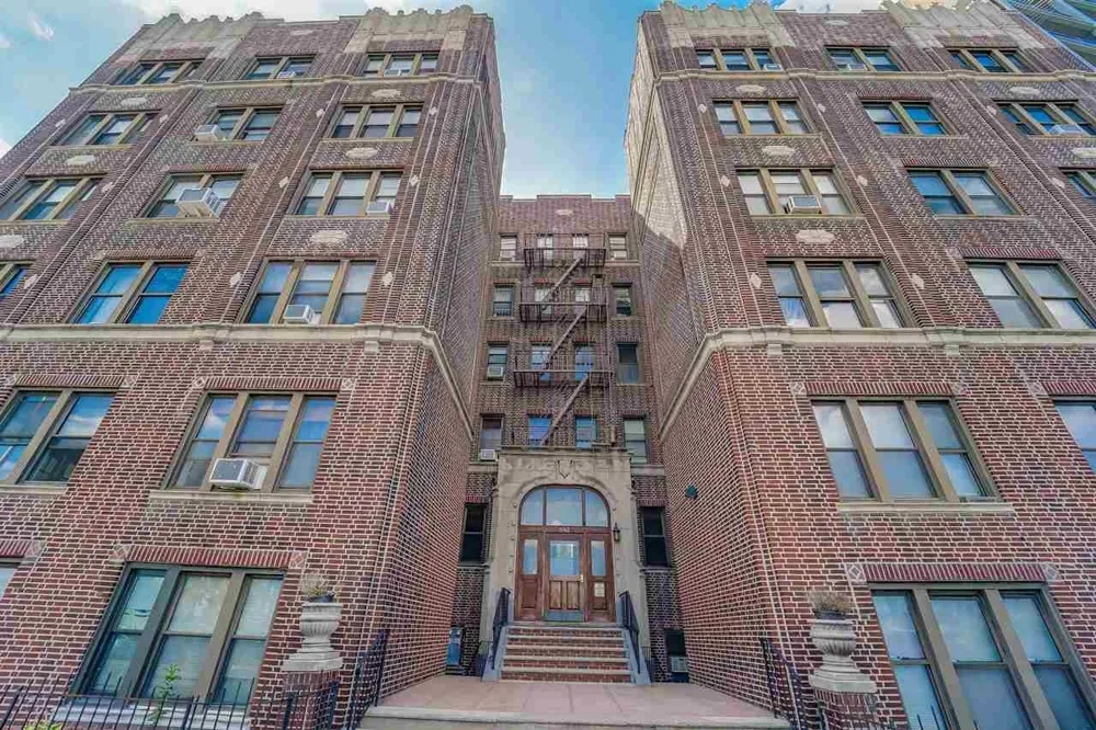883 BLVD EAST Weehawken, NJ 07086