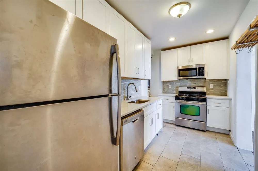 883 BLVD EAST Weehawken, NJ 07086