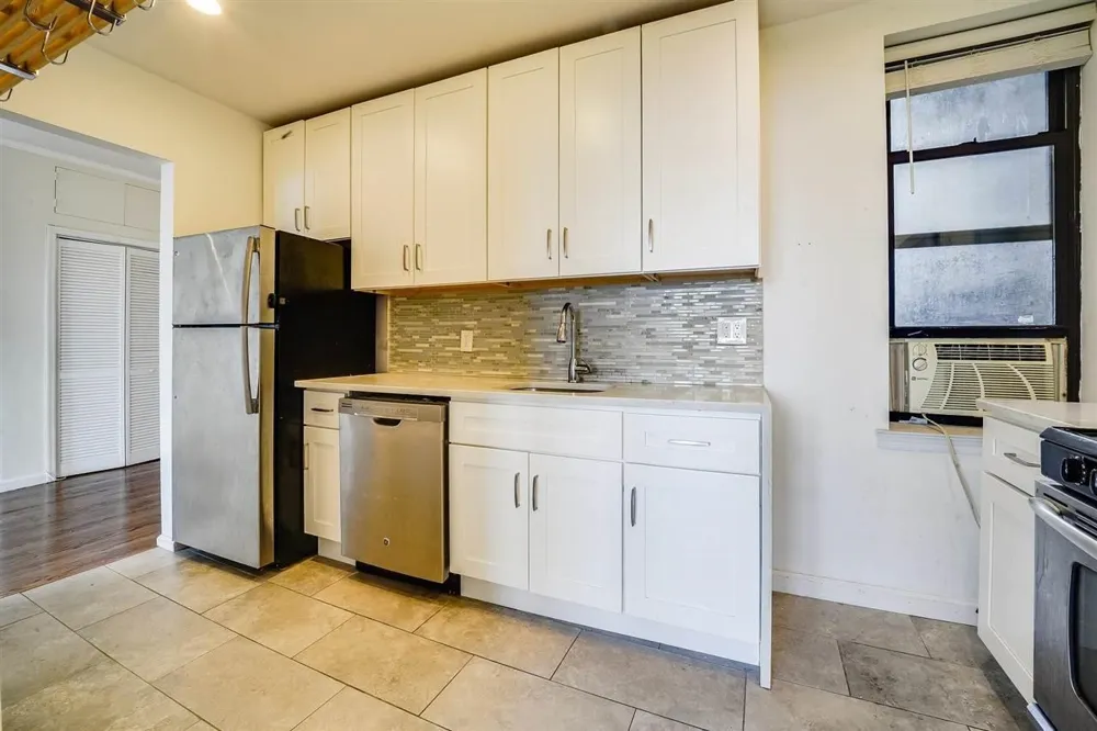 883 BLVD EAST Weehawken, NJ 07086