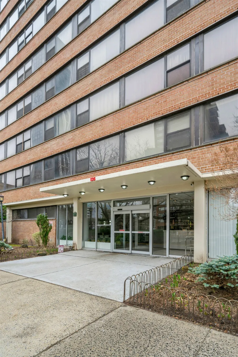 135 MONTGOMERY ST Jersey City, NJ 07302