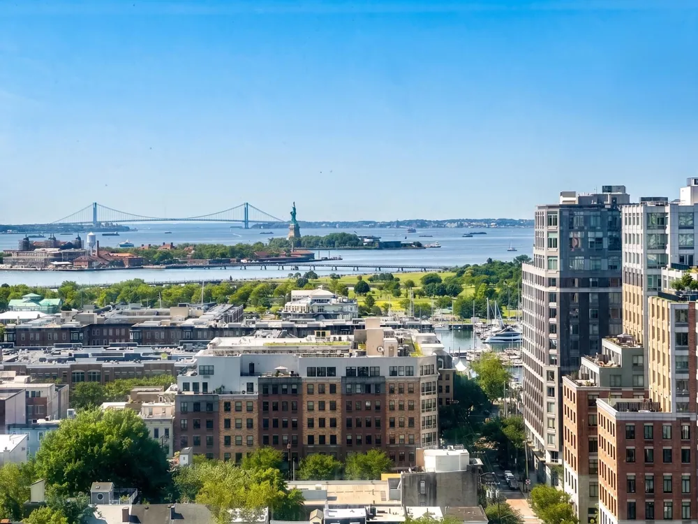 135 MONTGOMERY ST Jersey City, NJ 07302