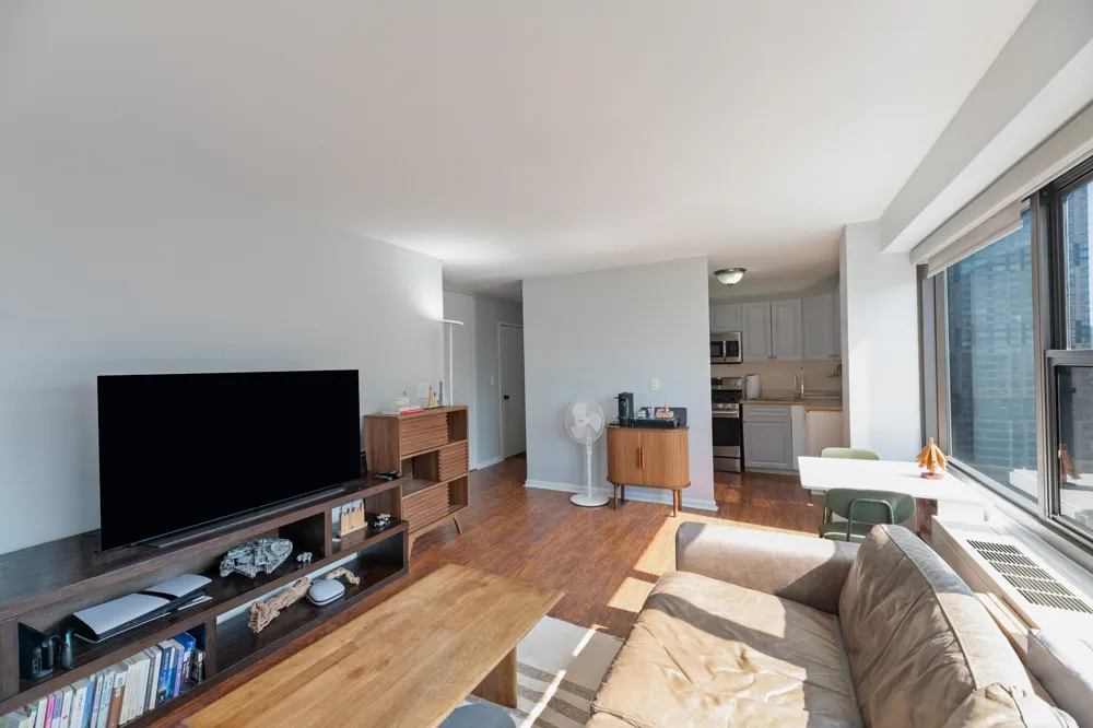 135 MONTGOMERY ST Jersey City, NJ 07302