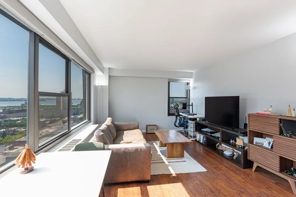 135 MONTGOMERY ST Jersey City, NJ 07302