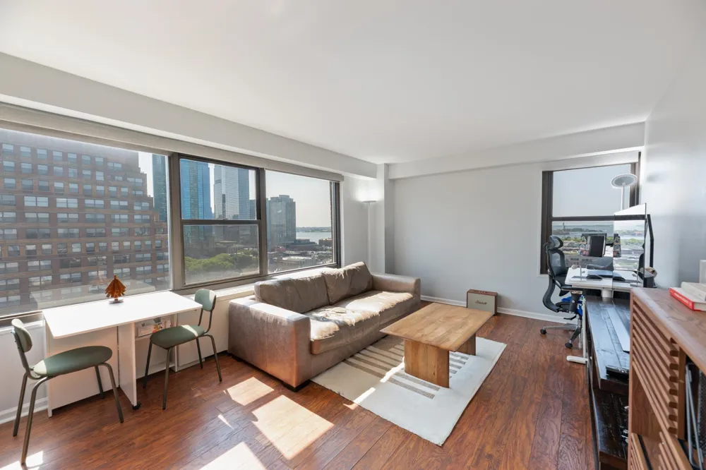 135 MONTGOMERY ST Jersey City, NJ 07302