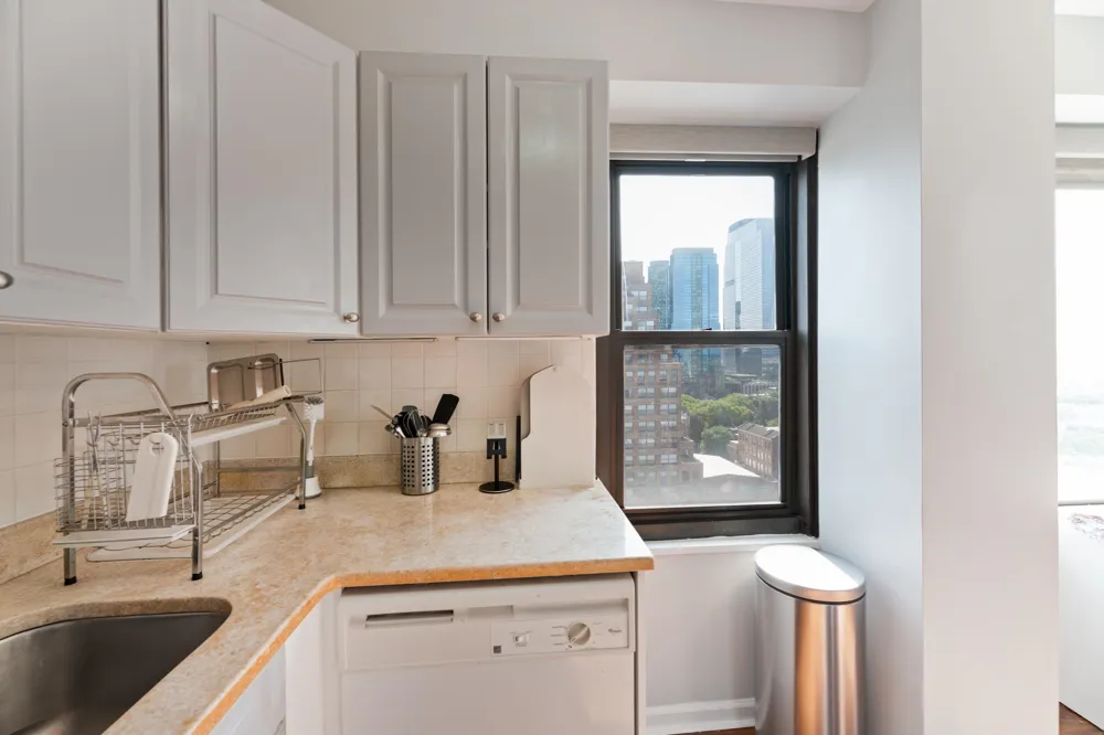 135 MONTGOMERY ST Jersey City, NJ 07302