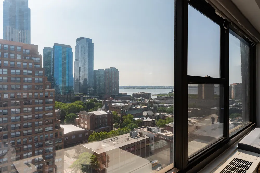 135 MONTGOMERY ST Jersey City, NJ 07302