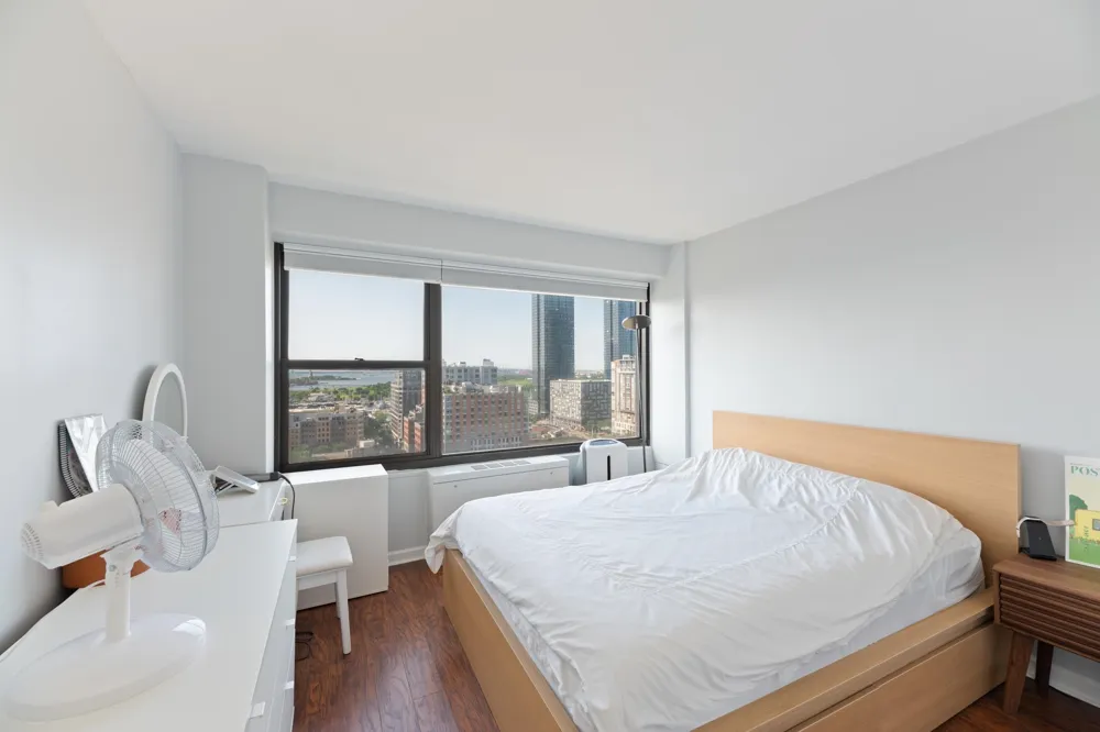 135 MONTGOMERY ST Jersey City, NJ 07302