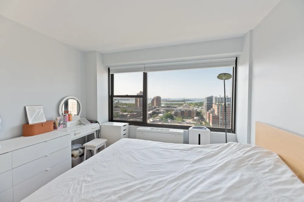 135 MONTGOMERY ST Jersey City, NJ 07302
