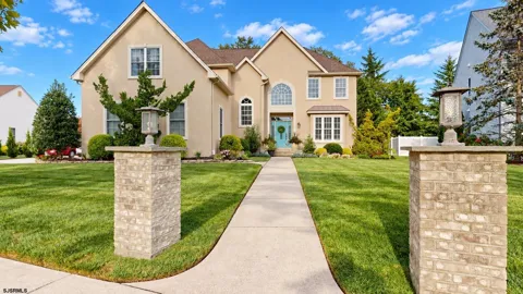 8 Glen Aire Drive