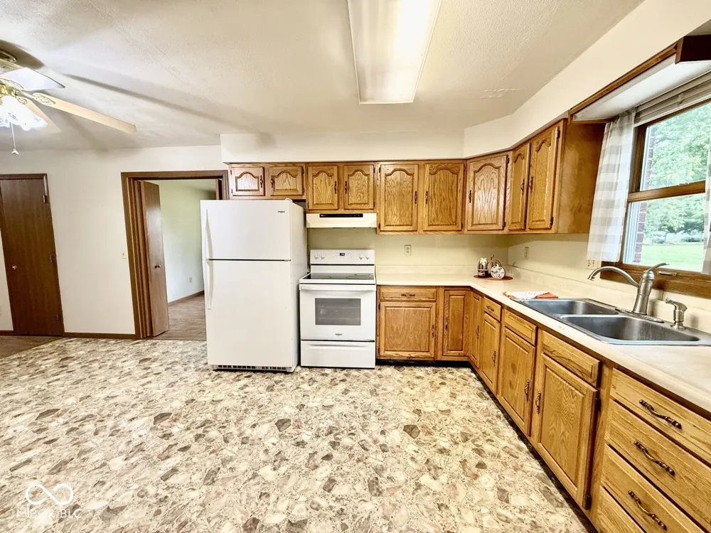 12099 E Davis Avenue Brazil, IN 47834