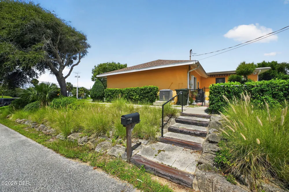 2229 S Peninsula Drive Daytona Beach, FL 32118