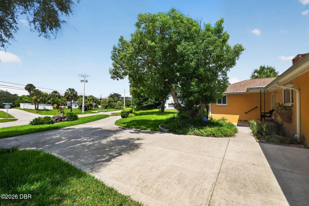 2229 S Peninsula Drive Daytona Beach, FL 32118