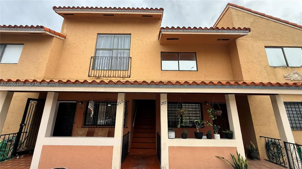 2740 W 62nd St #207 Hialeah, FL 33016