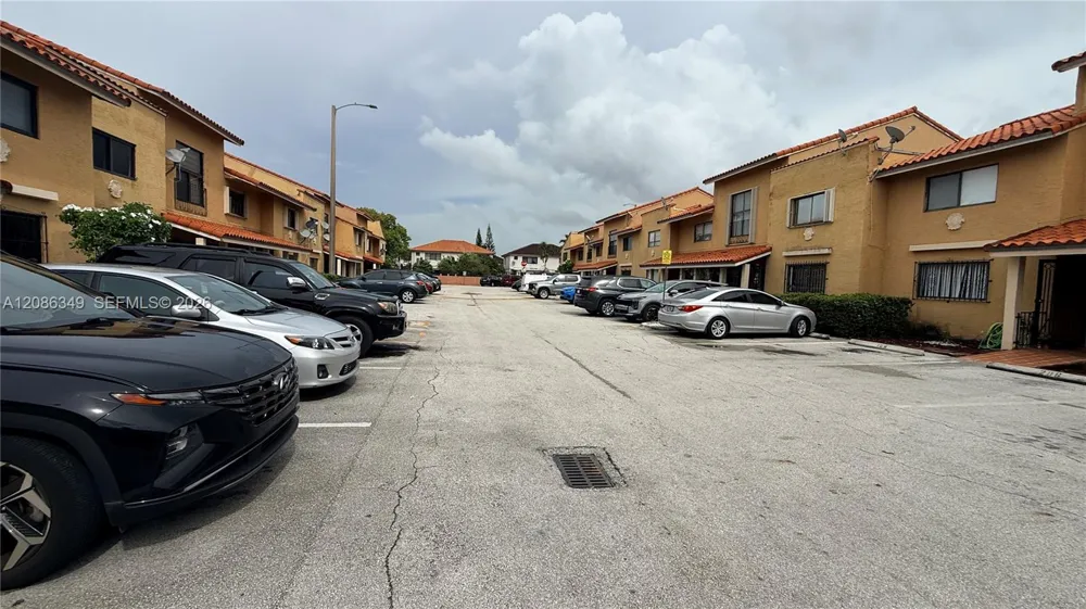 2740 W 62nd St #207 Hialeah, FL 33016