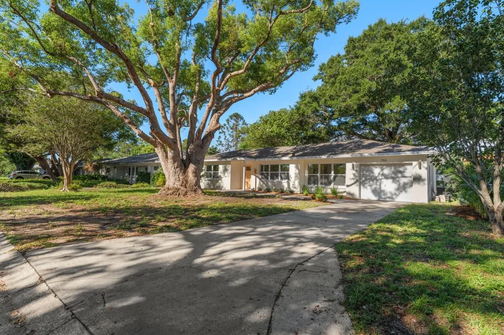 786 MANOR DRIVE W Dunedin, FL 34698