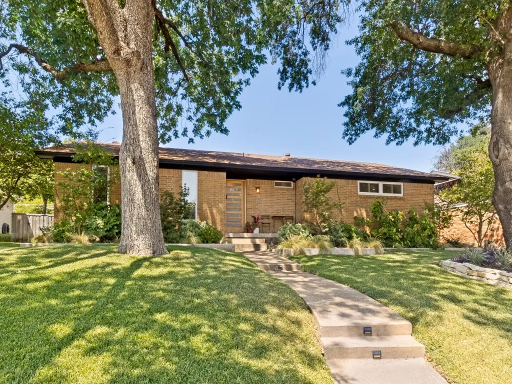 5915 Canterview Drive Dallas, TX 75228