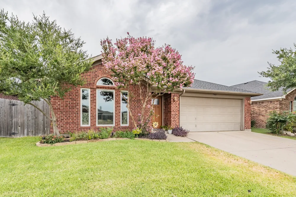 7403 Fossil Lake Drive Arlington, TX 76002