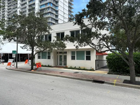 622 S Olive Avenue