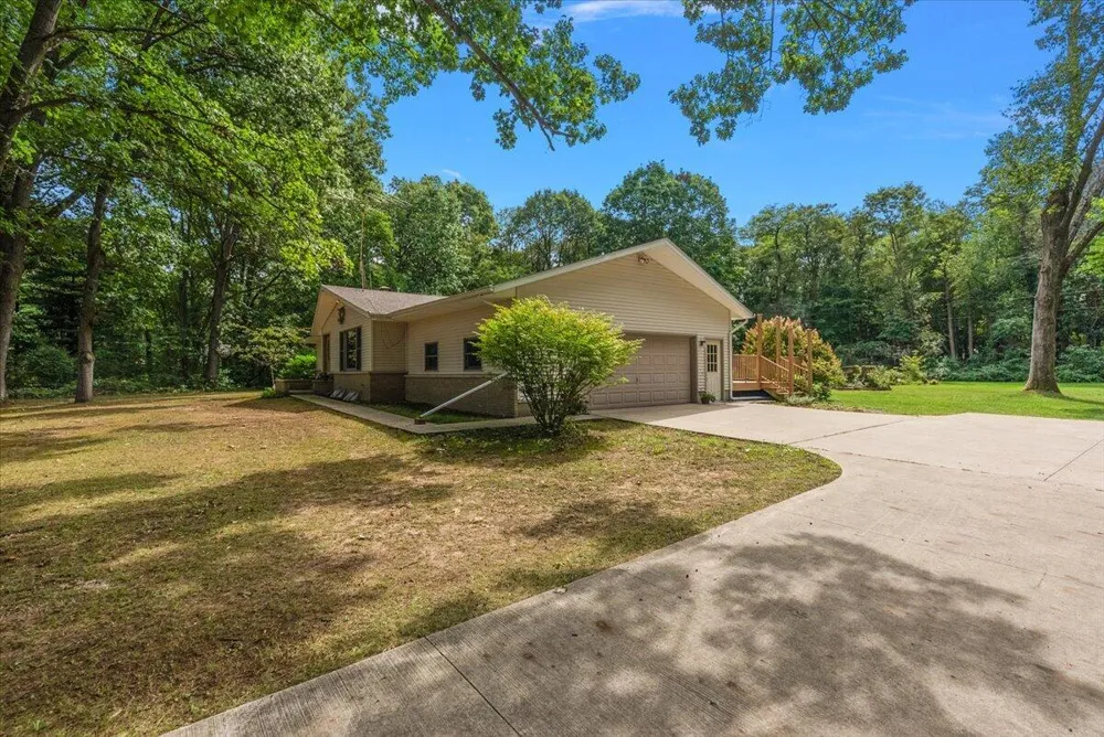 28193 60th Avenue Antwerp Township, MI 49065