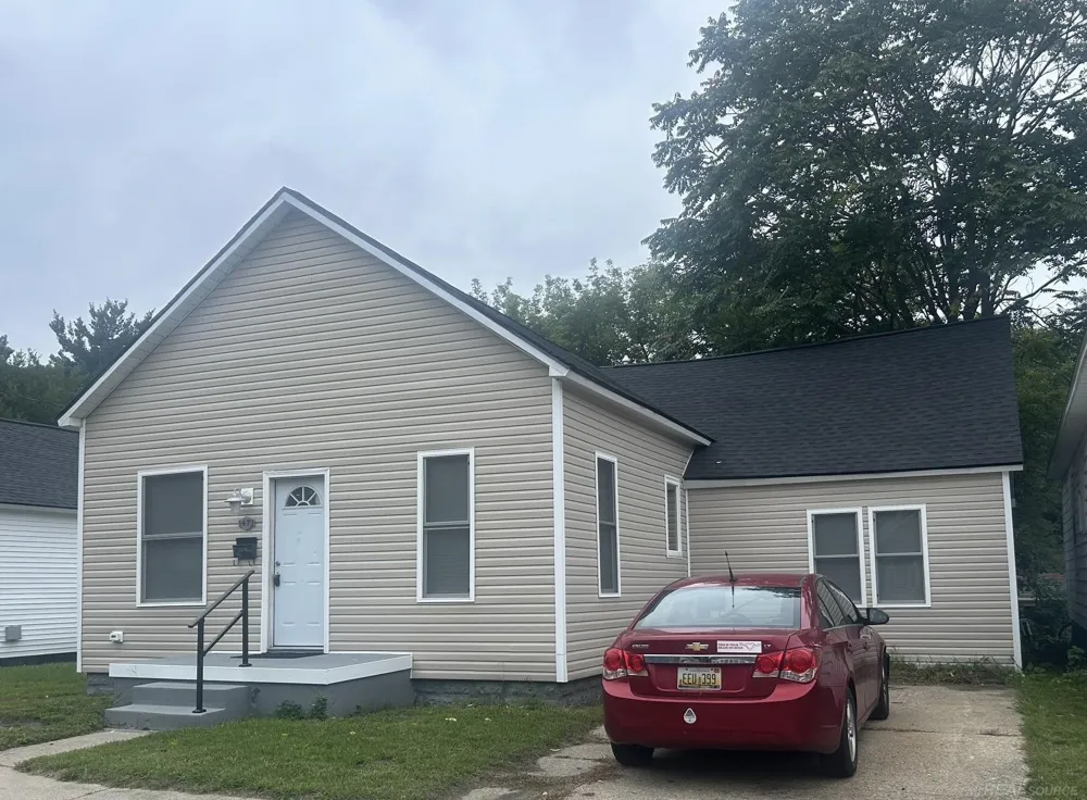 1473 Division Street Muskegon City, MI 49441