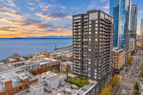 1415 2nd Avenue #2108