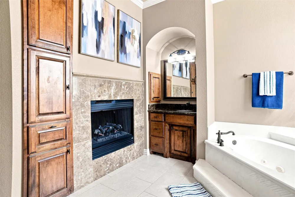 1810 Indian Ridge Oak Leaf, TX 75154