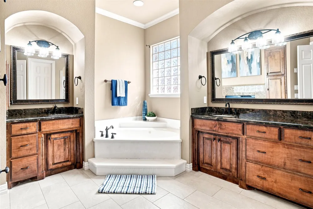 1810 Indian Ridge Oak Leaf, TX 75154