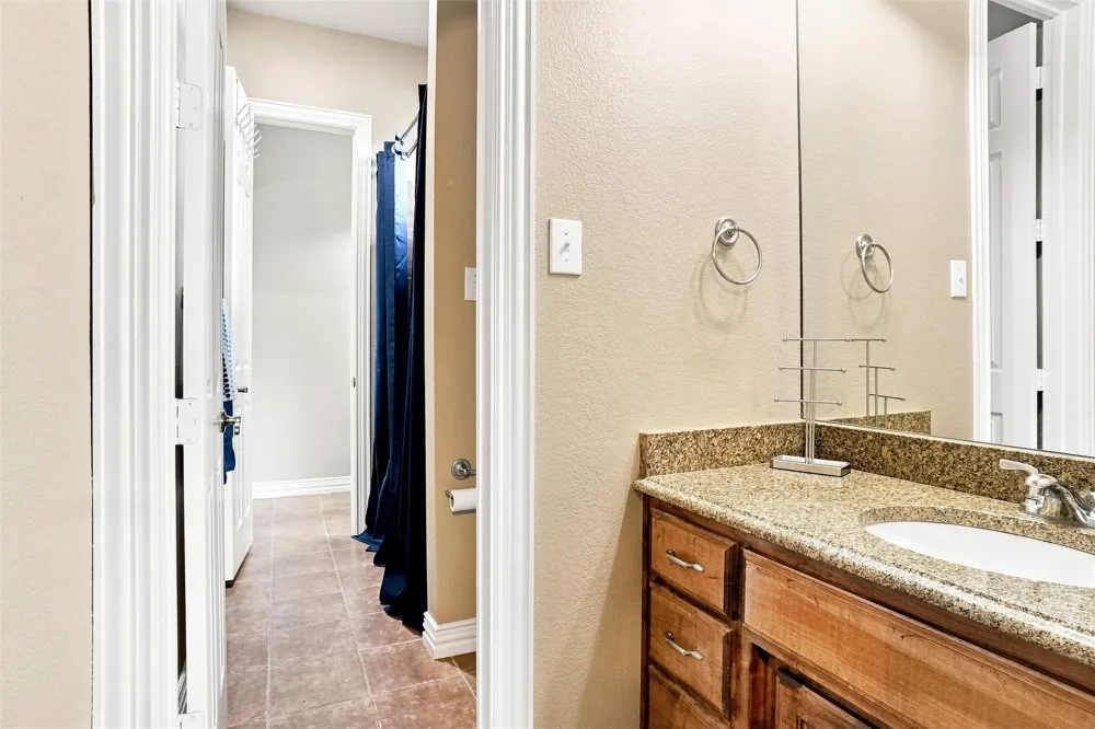 1810 Indian Ridge Oak Leaf, TX 75154