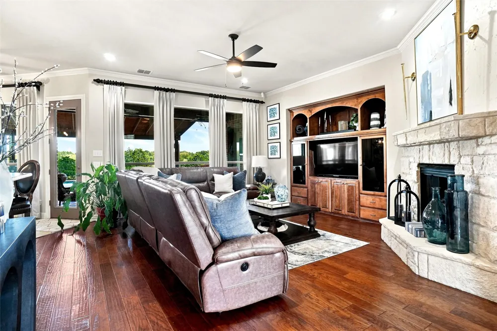 1810 Indian Ridge Oak Leaf, TX 75154
