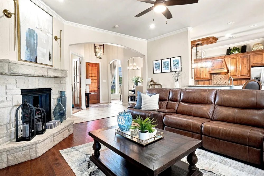 1810 Indian Ridge Oak Leaf, TX 75154
