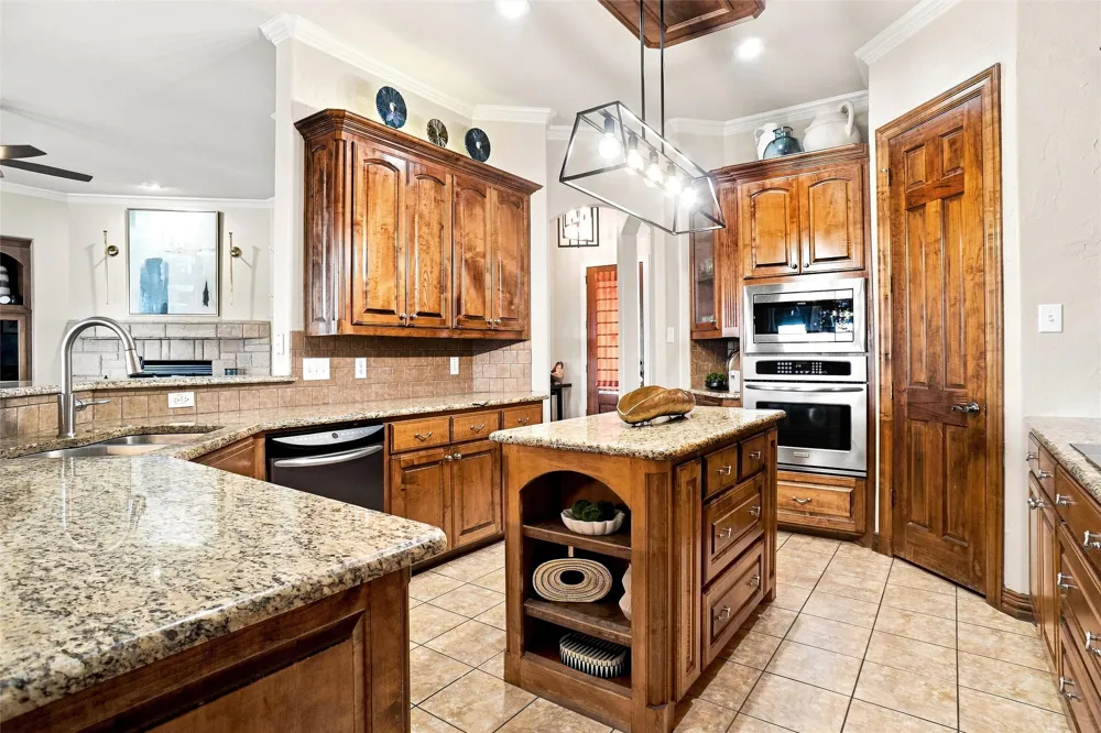 1810 Indian Ridge Oak Leaf, TX 75154