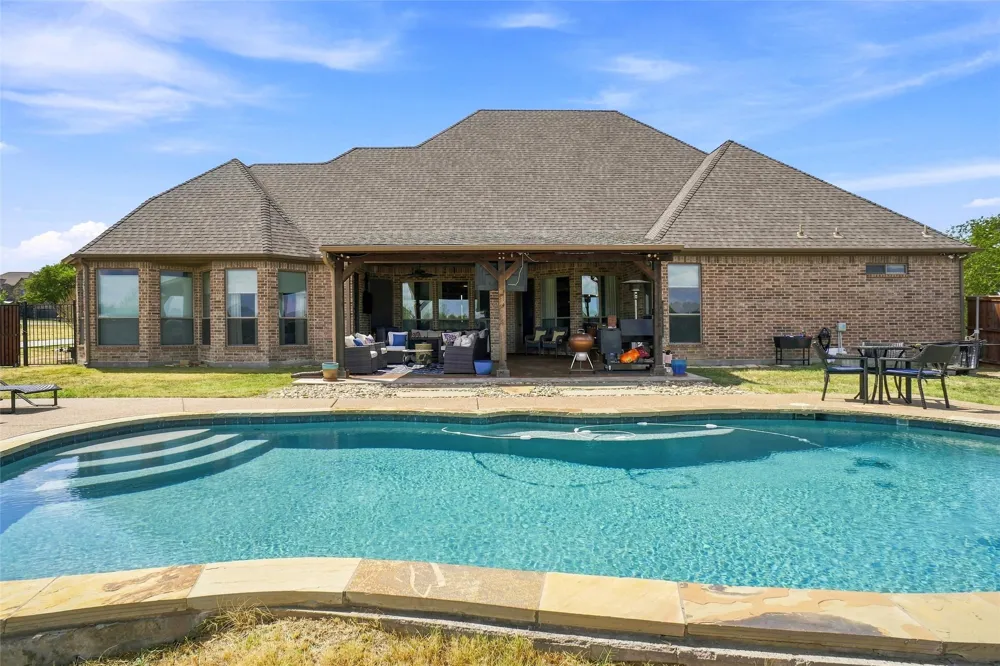 1810 Indian Ridge Oak Leaf, TX 75154