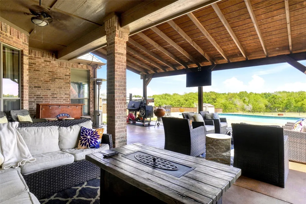 1810 Indian Ridge Oak Leaf, TX 75154
