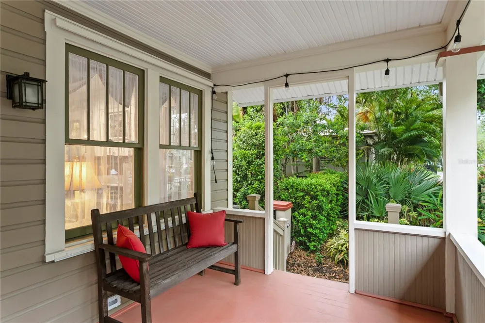 316 9TH AVENUE NE St Petersburg, FL 33701