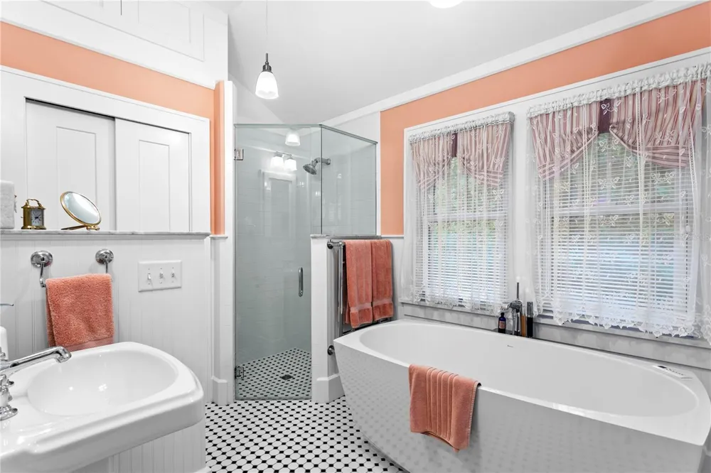 316 9TH AVENUE NE St Petersburg, FL 33701