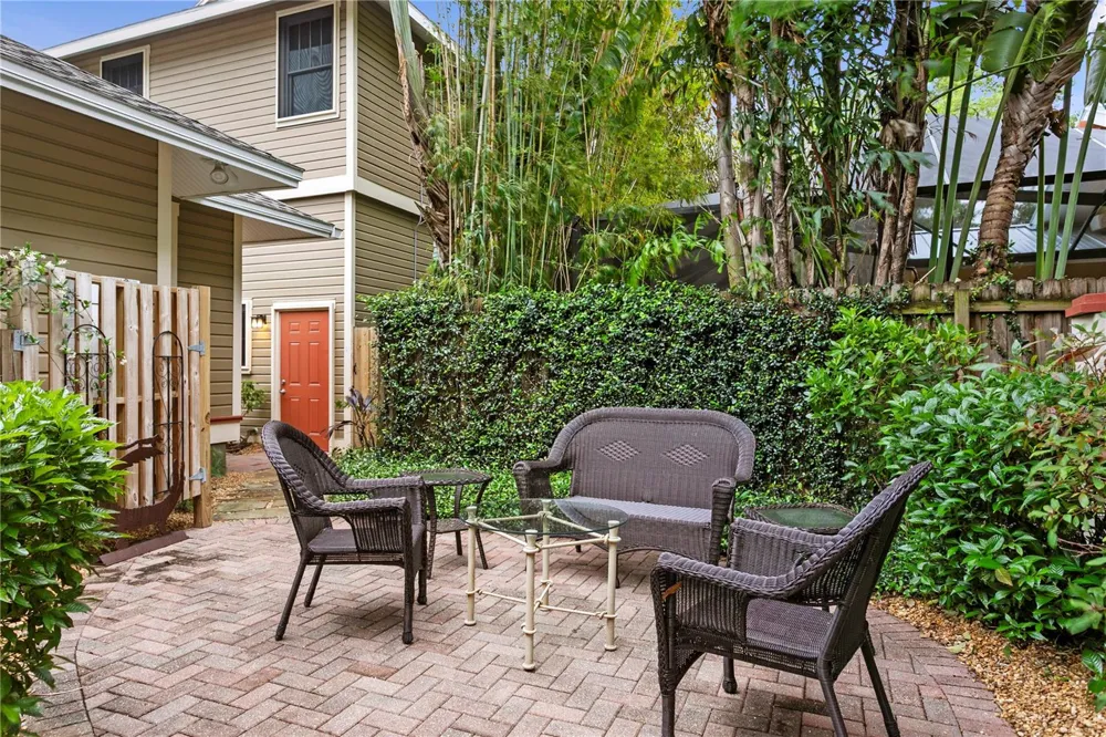 316 9TH AVENUE NE St Petersburg, FL 33701