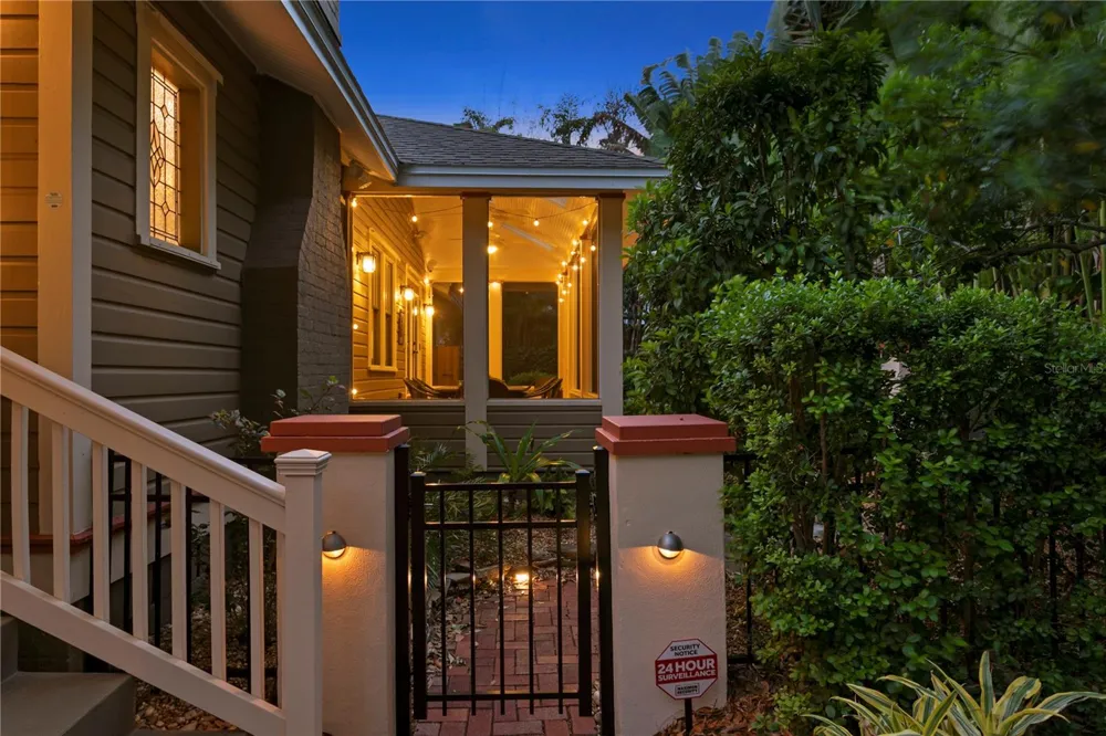 316 9TH AVENUE NE St Petersburg, FL 33701
