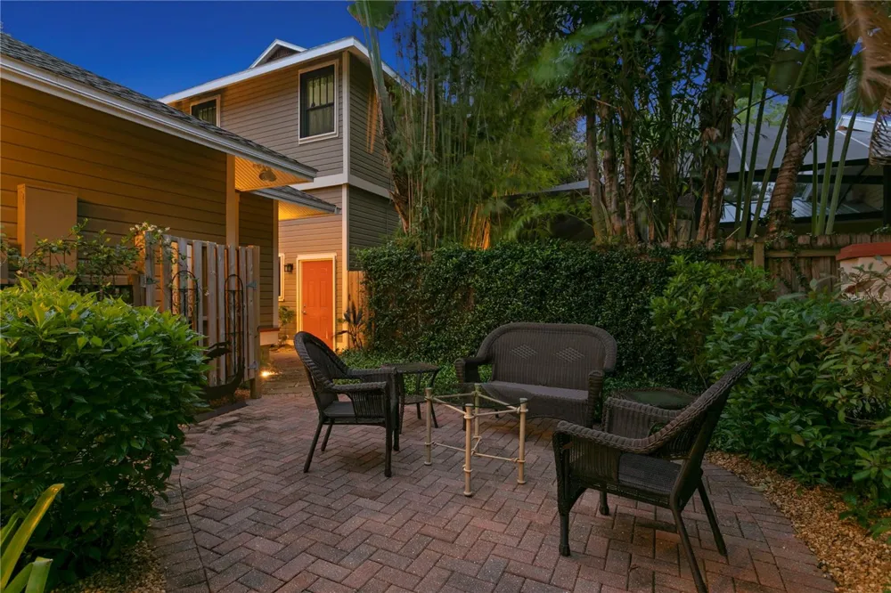 316 9TH AVENUE NE St Petersburg, FL 33701