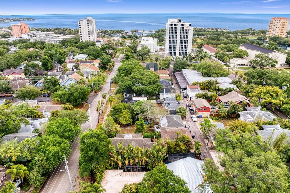 316 9TH AVENUE NE St Petersburg, FL 33701