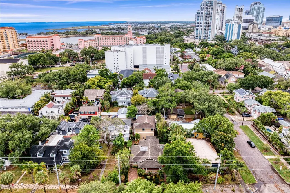 316 9TH AVENUE NE St Petersburg, FL 33701