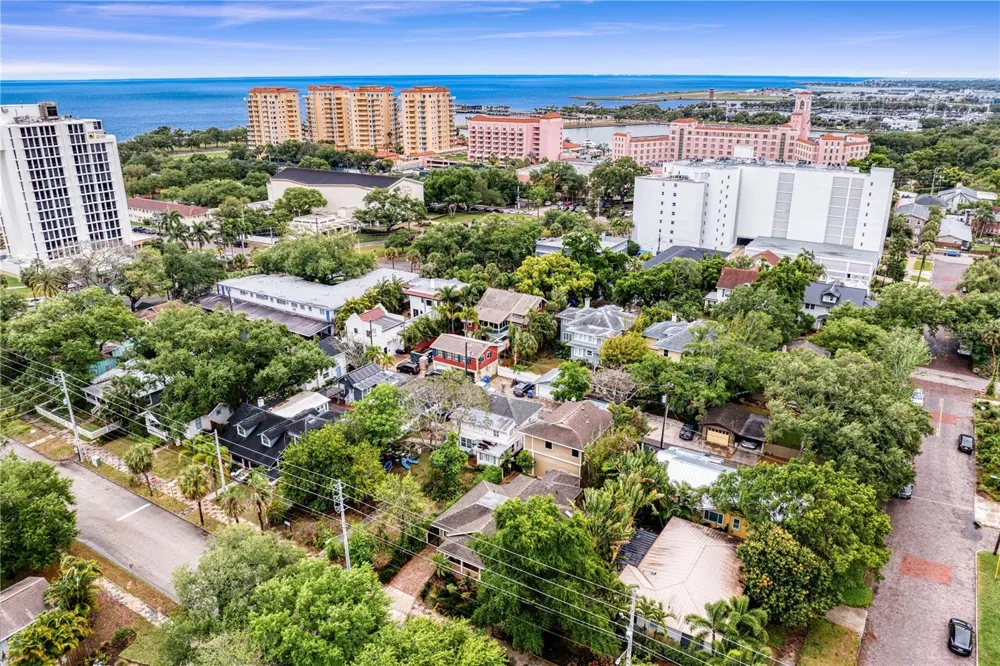 316 9TH AVENUE NE St Petersburg, FL 33701
