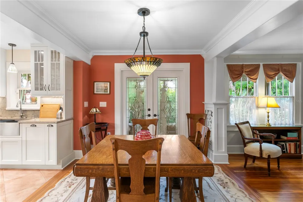 316 9TH AVENUE NE St Petersburg, FL 33701