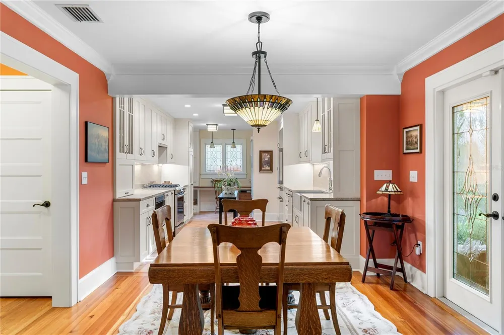 316 9TH AVENUE NE St Petersburg, FL 33701
